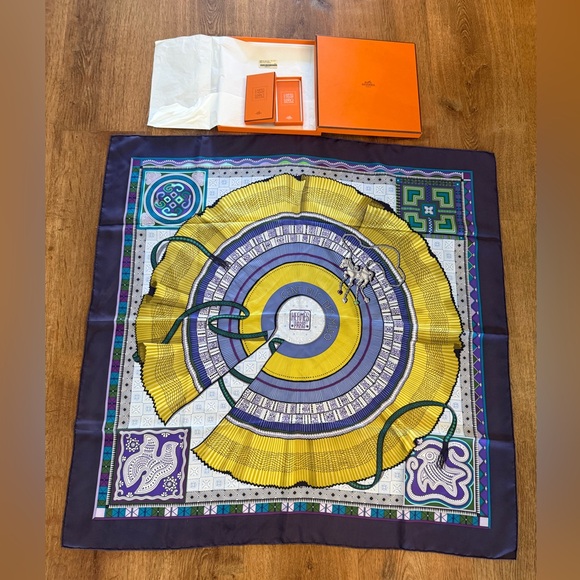 LNWT: Hermes 90 Silk Scarf with box and tag - Picture 2 of 16